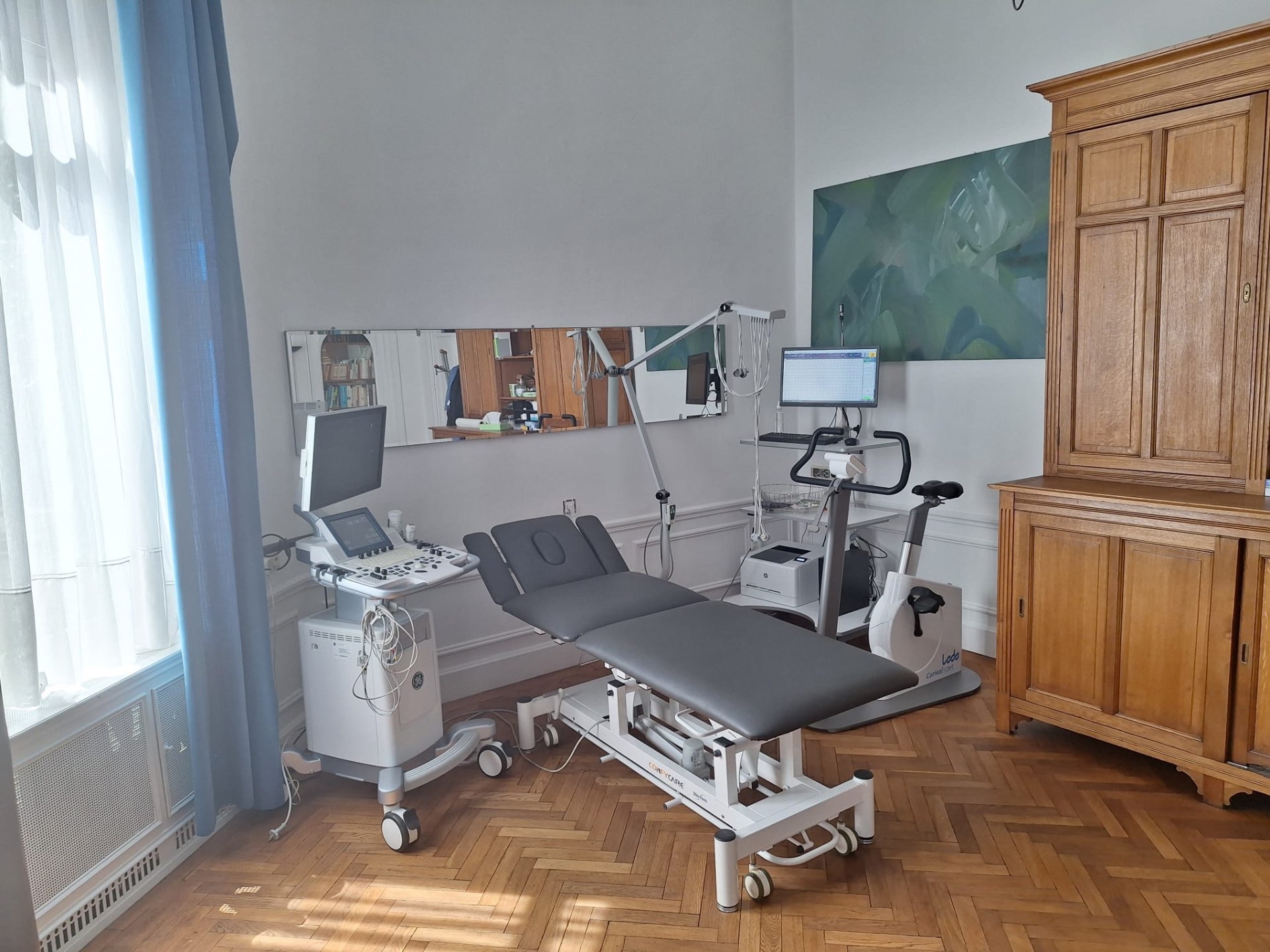 Dr. Paparella's cardiology exam room with echocardiography, ECG and stress-test equipment